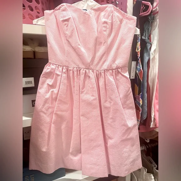 Lilly Pulitzer seersucker pink strapless dress Wore 1x, drycleaned, Bow back. Lilly Pulitzer seersucker pink strapless dress Wore 1x, drycleaned, Bow back.